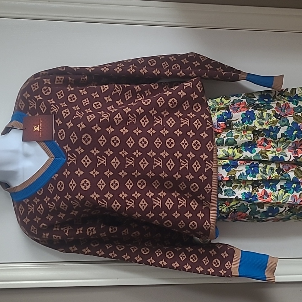 M Sweater - Picture 3 of 3